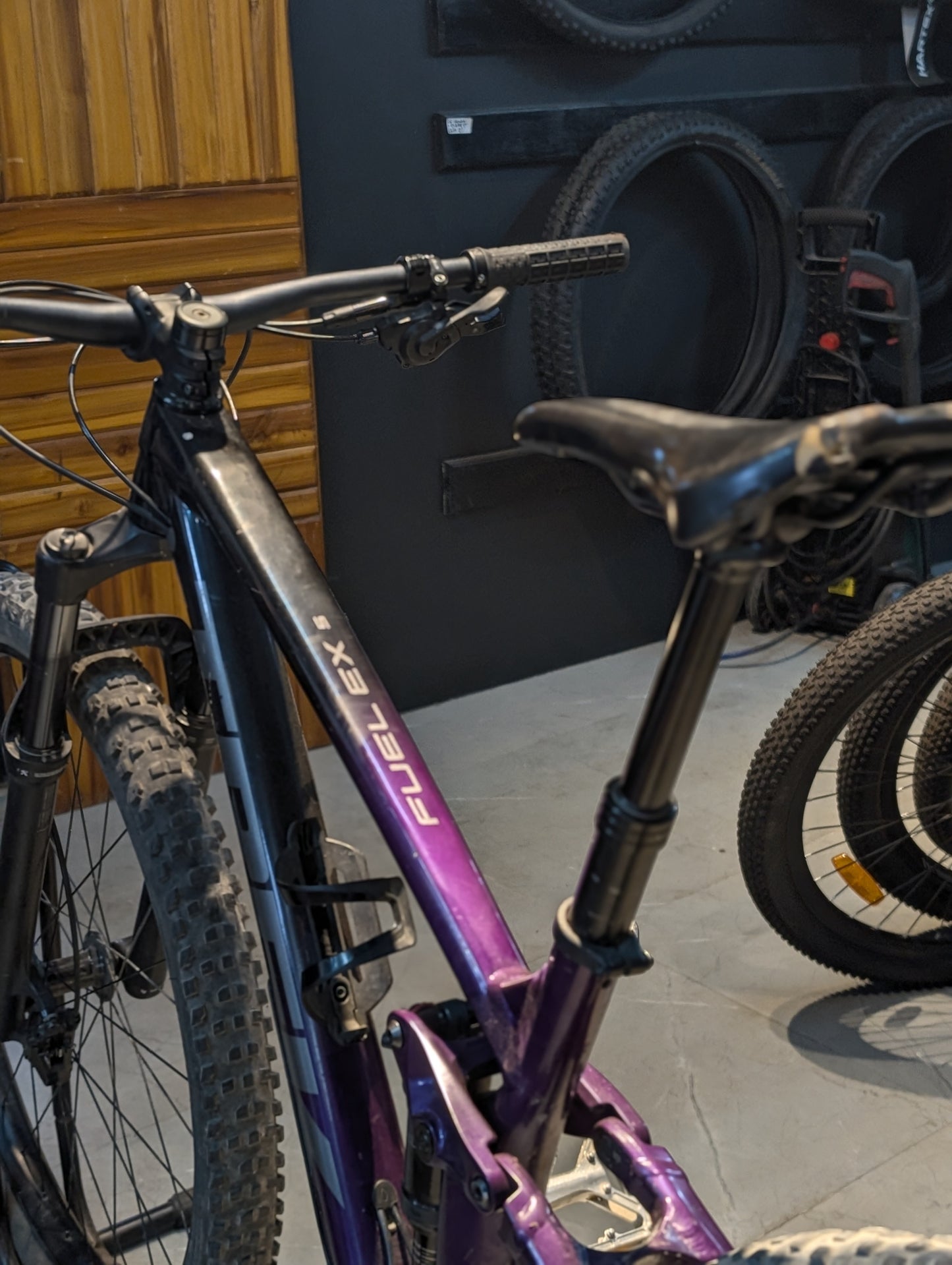 Trek Fuel EX 5 (M) Used Mountain Bike (Good Condition, Servicing Required)